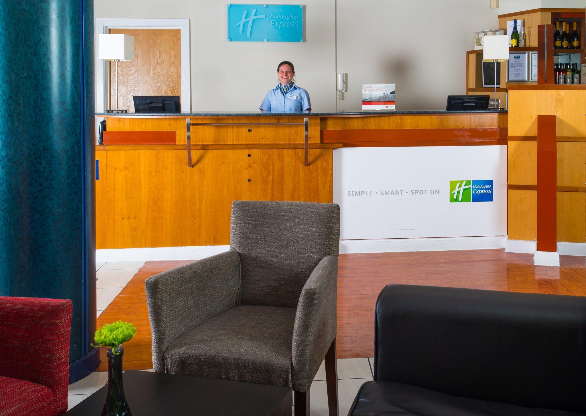 ホリデイ イン エクスプレス カーディフ ベイ バイ IHG 写真