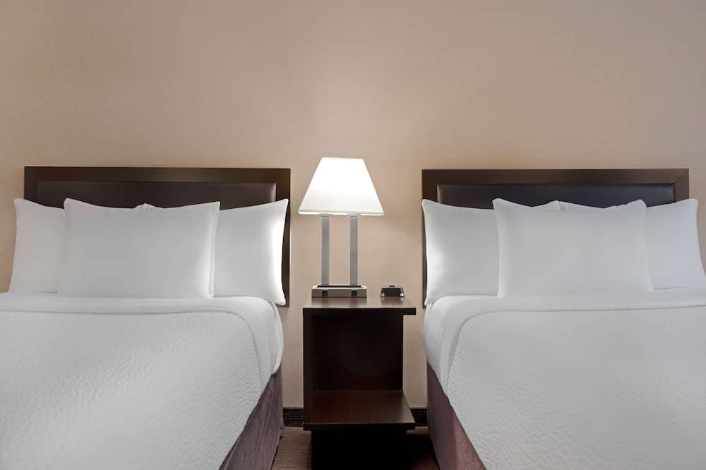 ラマダ プラザ バイ ウィンダム カルガリー ダウンタウン 写真