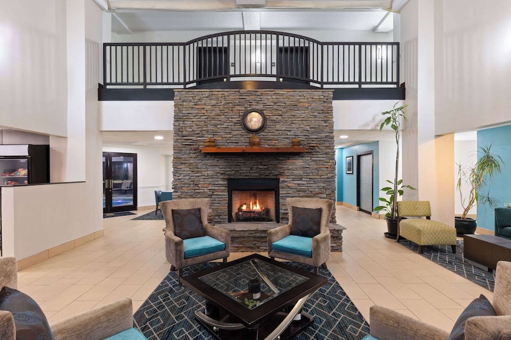 ラ キンタ イン & スイーツ バイ ウィンダム セバービル / コダック 写真