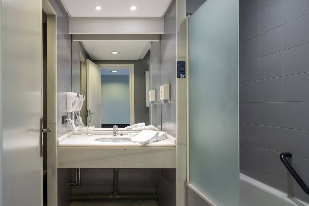 Hotel Ciudad de Logrono. 写真