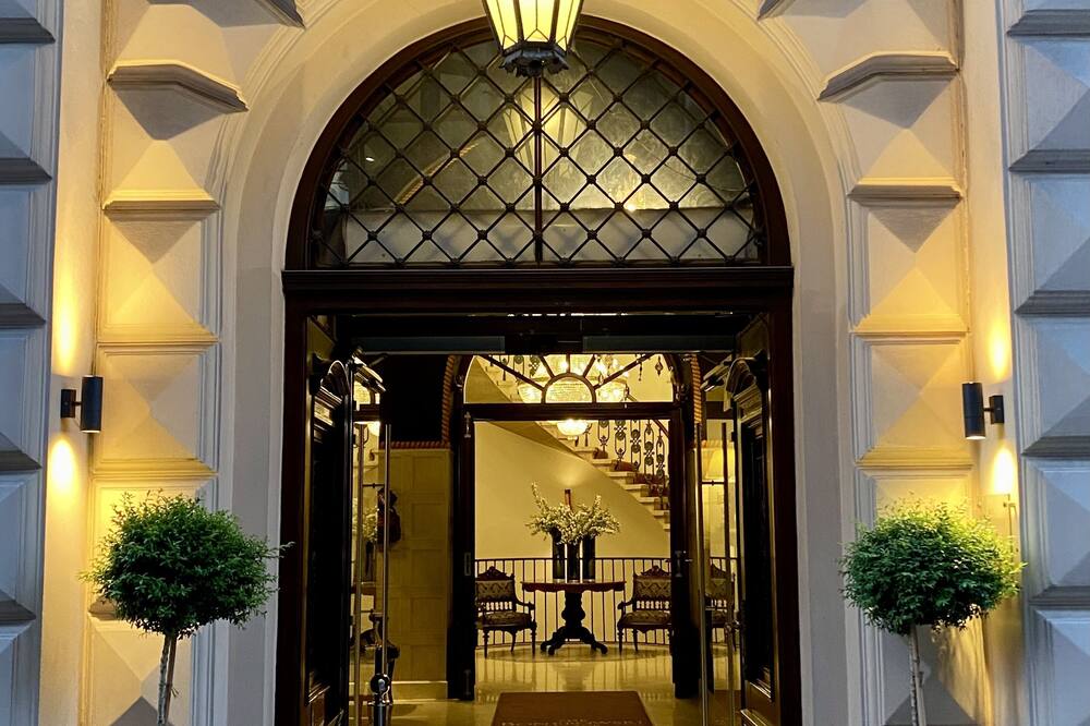 The Bonerowski Palace***** 写真