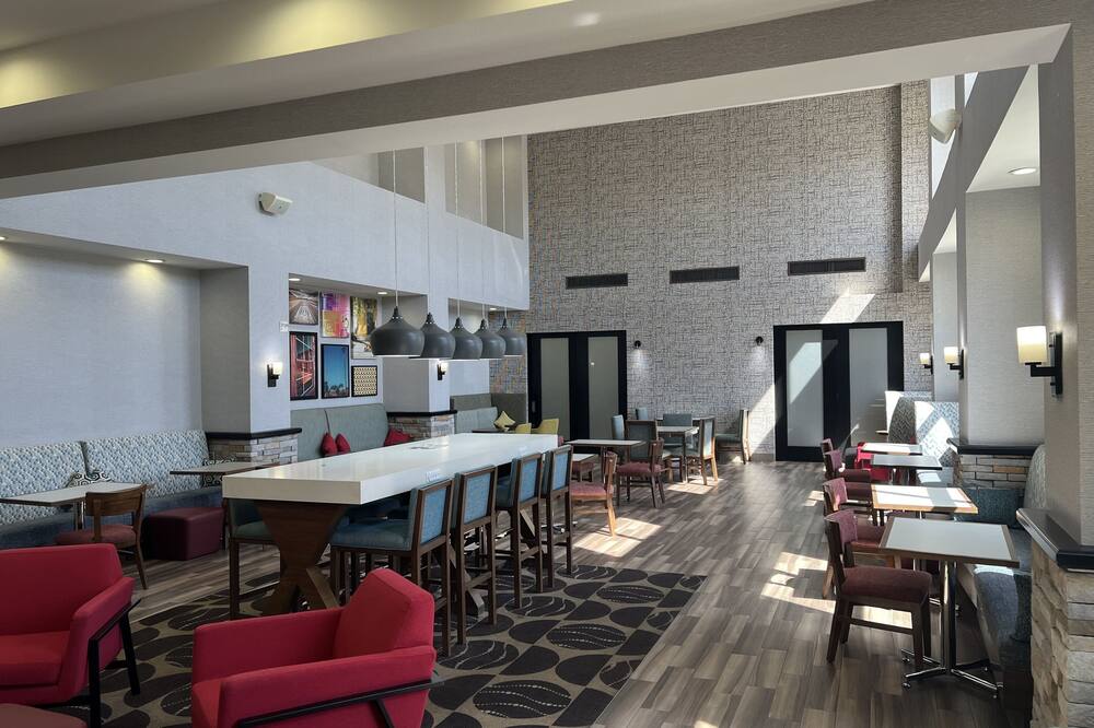 ハンプトン イン & スイーツ バーストウ 写真