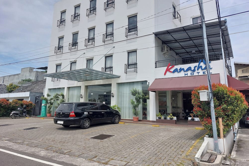 カナシャ イスラミ 写真