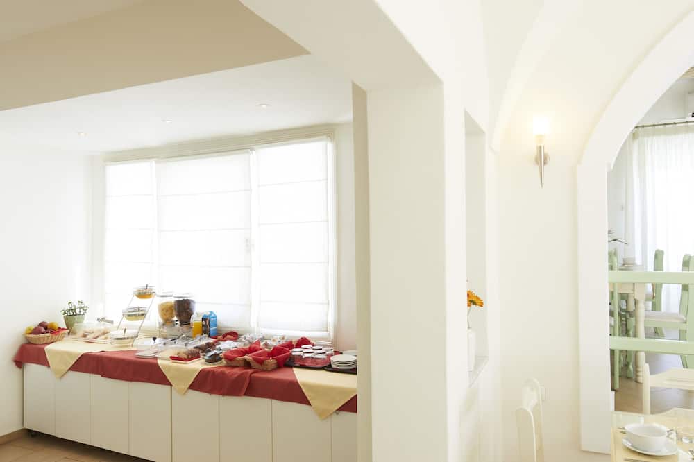 ニッソス ティラ ホテル 写真