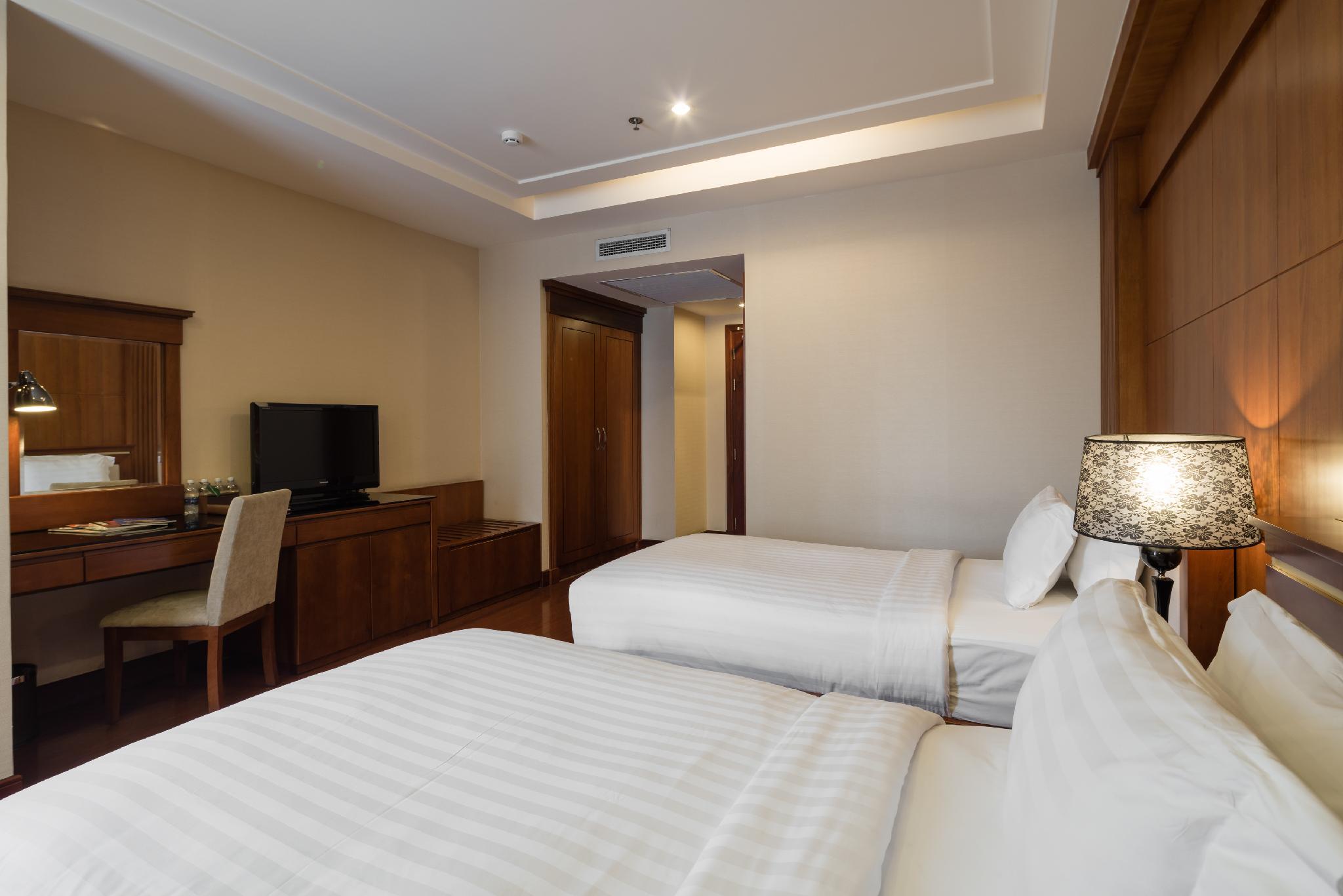 ニャット ハ ロペラ ホテル 写真