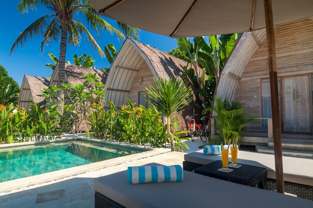 ギリ エア エスケープ - アダルツ オンリー 写真