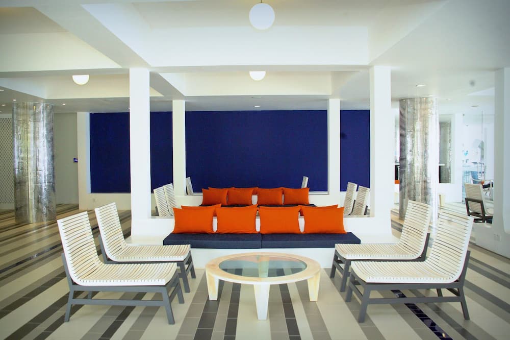 トリンコ ブルー バイ シナモン 写真