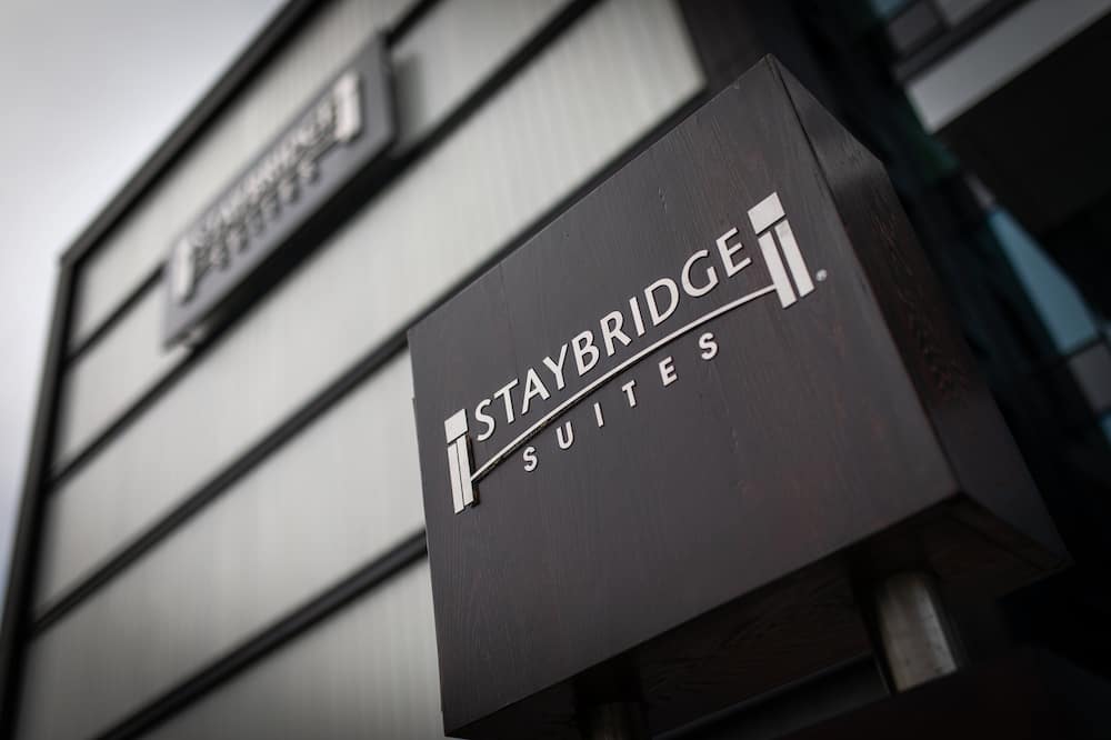 ステイブリッジ スイーツ ロンドン ヒースロー バス ロード バイ IHG 写真