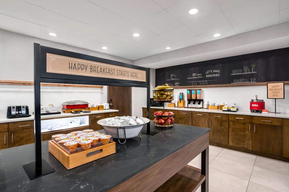 ハンプトン イン & スイーツ マンシー 写真