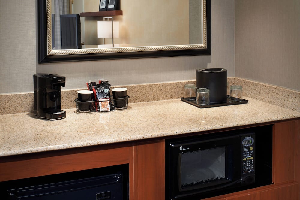 Courtyard by Marriott Detroit Dearborn 写真