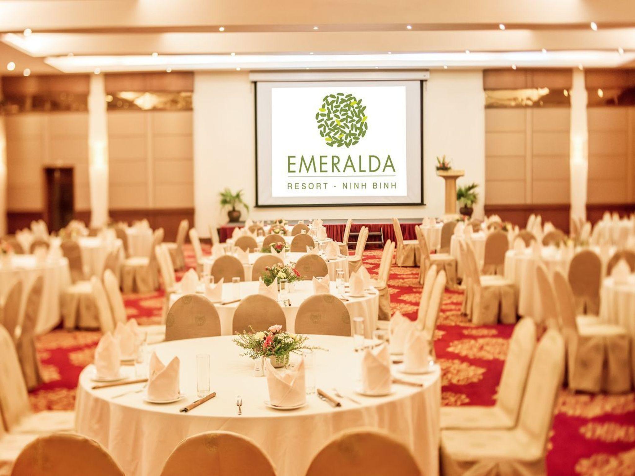 エメラルダ リゾート ニンビン 写真