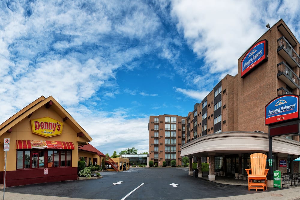 ハワード ジョンソン プラザ バイ ウィンダム バイ ザ フォールズ ナイアガラ フォールズ 写真