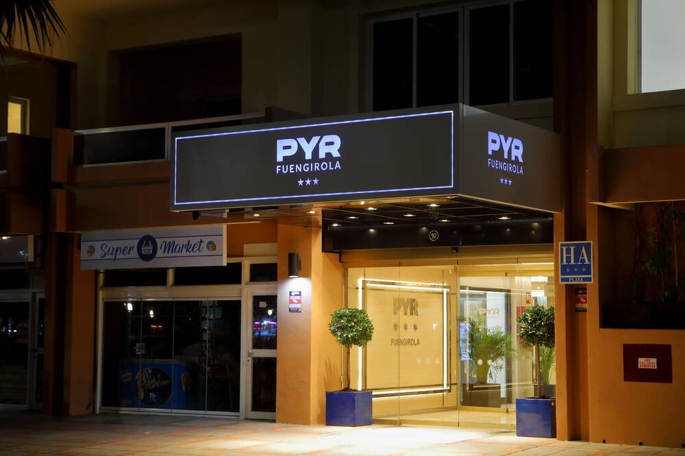 ホテル アパルタメントス Pyr フエンヒロラ 写真