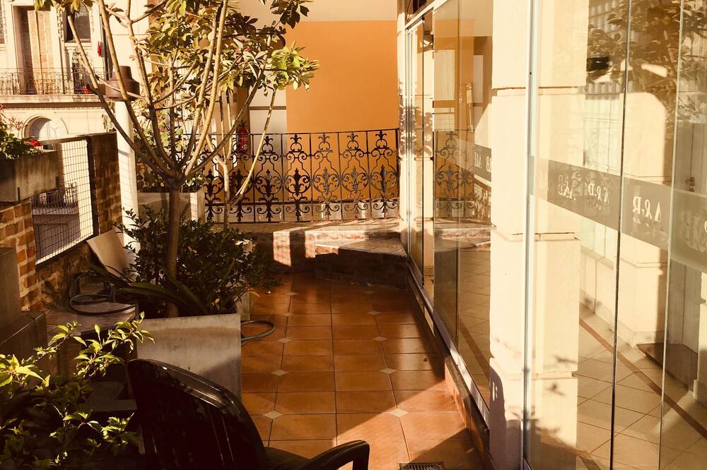 ホテル AYB インターナショナル 写真