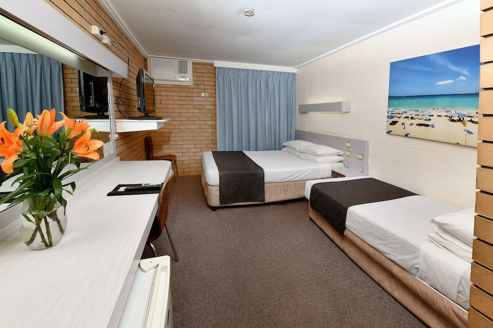 バーク アンド ウィルス モーター イン 写真