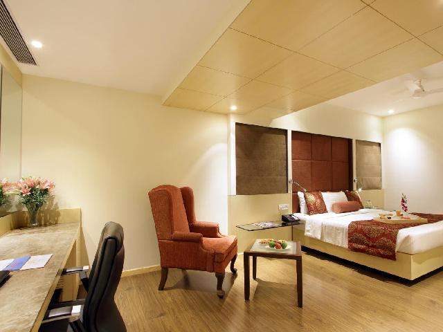 エクスプレス タワーズ ホテル 写真