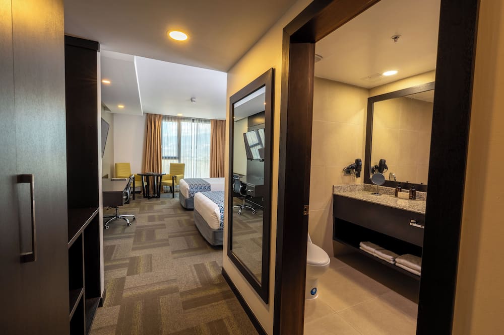 ウィンダム キト エアポート 写真