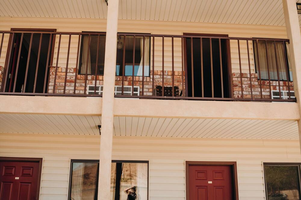 ウィスパリング サンズ モーテル 写真