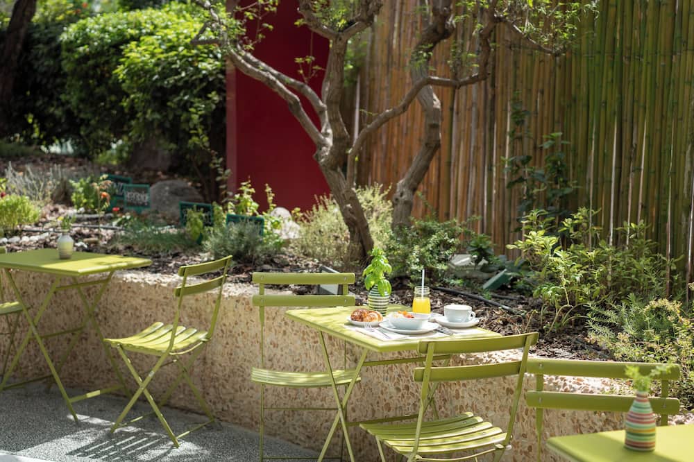 ハイ ホテル バーリ 写真