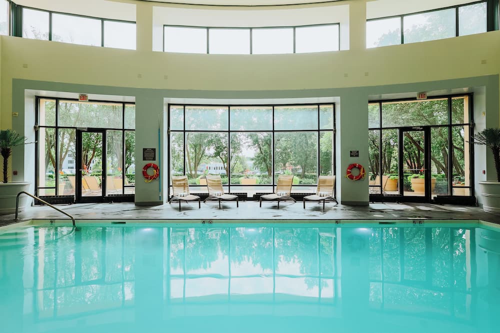 ダブルツリー スイーツ バイ ヒルトン アンド カンファレンス センター シカゴ ダウナーズ グローブ 写真