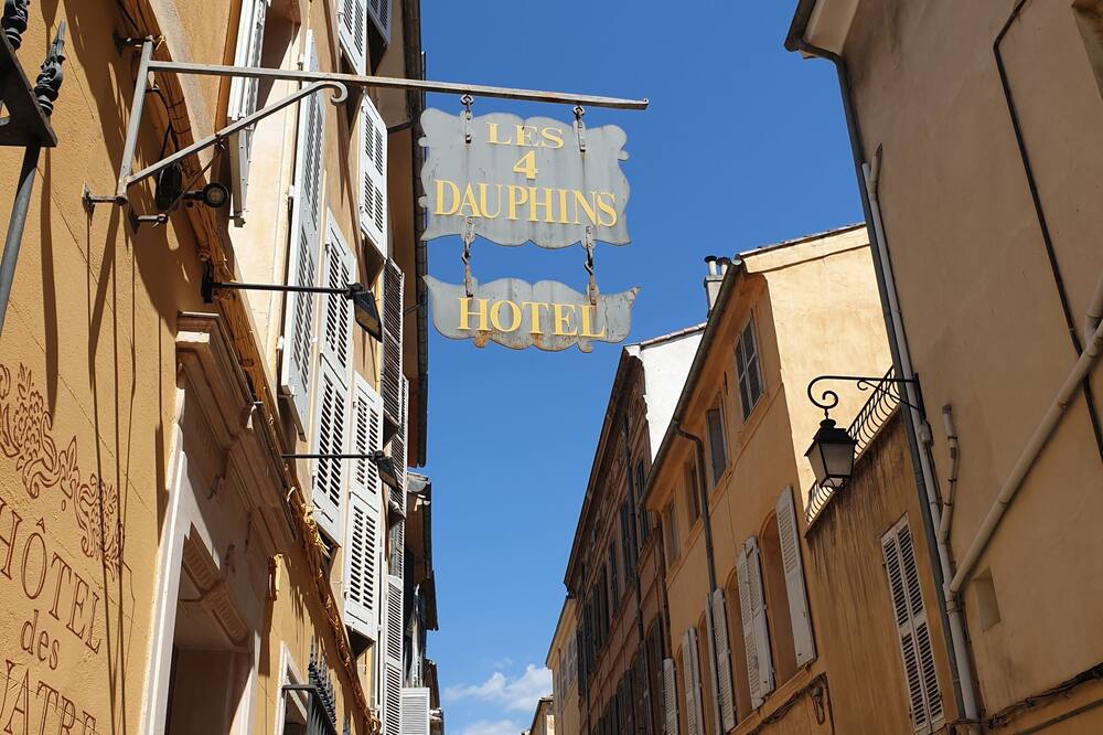 レ キャトル ドーファン 写真