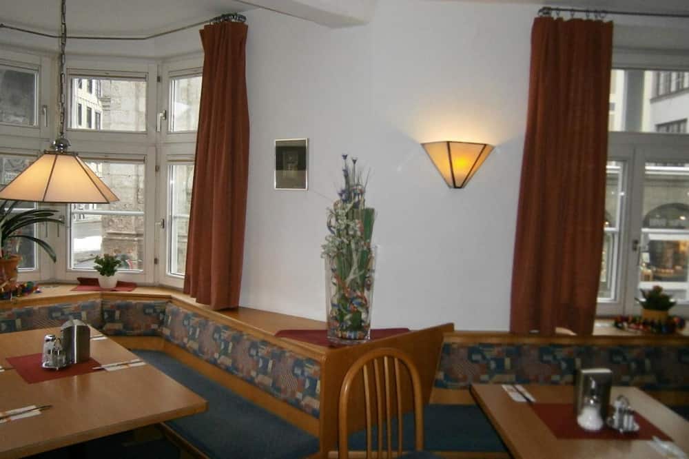 ホテル ゴールデン クローネ 写真