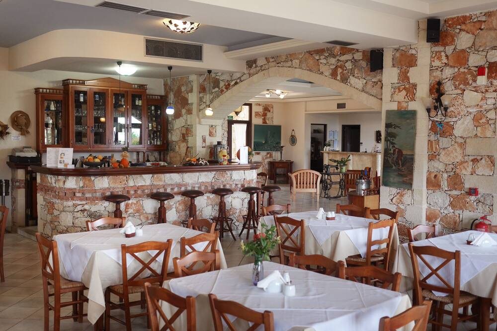 アレティ ホテル 写真