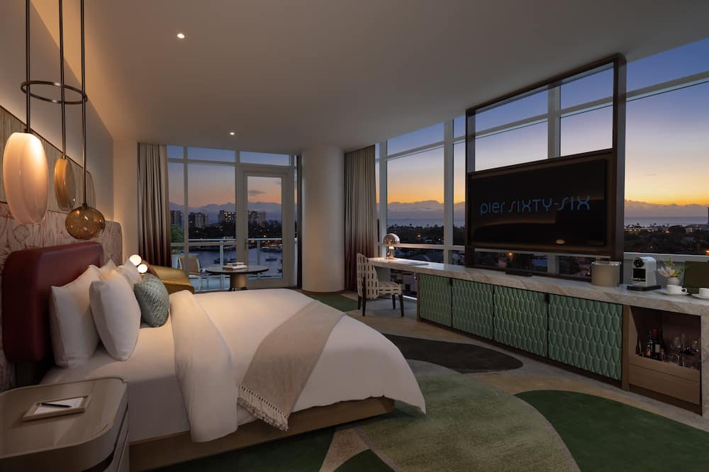 Pier Sixty-Six 写真