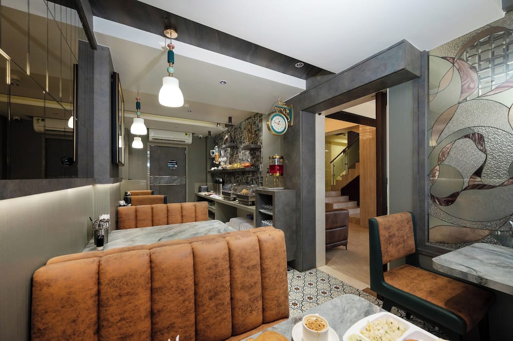 ホテル カルパナ パレス 写真