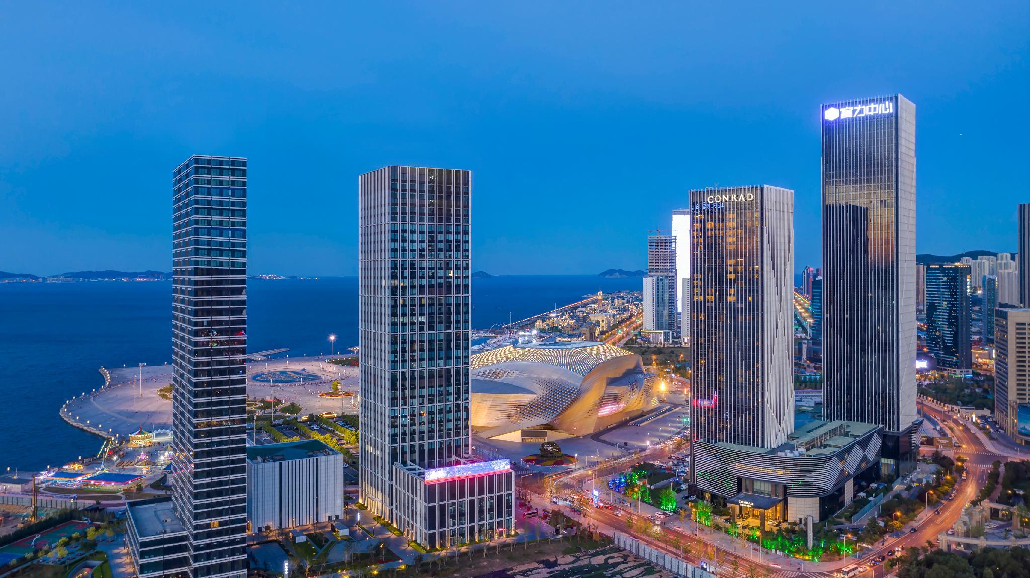 コンラッド ダリアン 写真