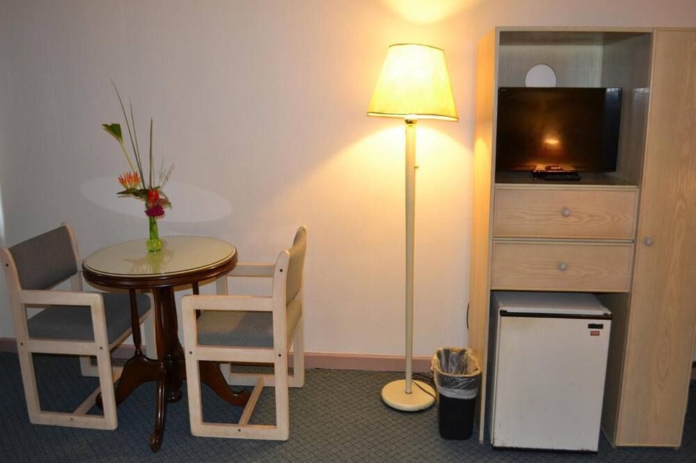 ウエスト プラザ ホテル デセケル 写真