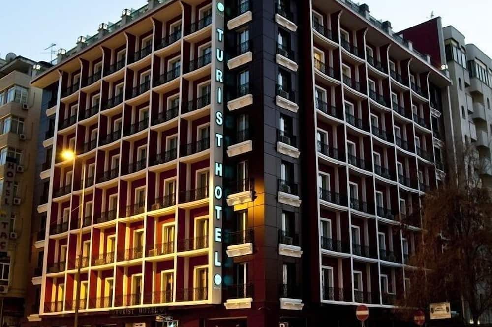 ツーリスト ホテル 写真