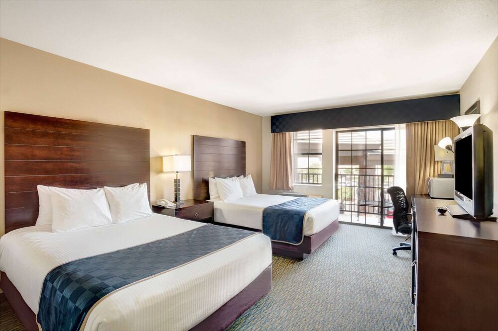 デイズ イン & スイーツ バイ ウィンダム ページ レイク パウエル 写真