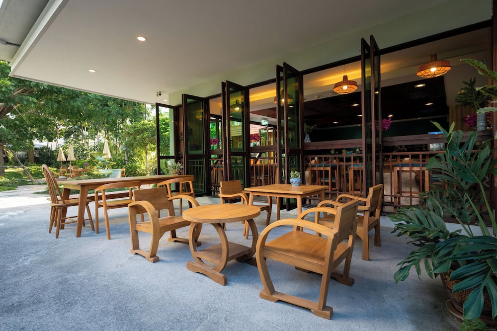 ディープロム パタヤ ホテル 写真