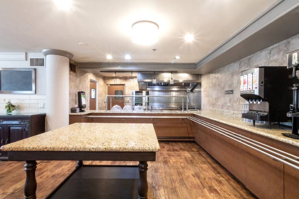 Oxford Suites Chico 写真