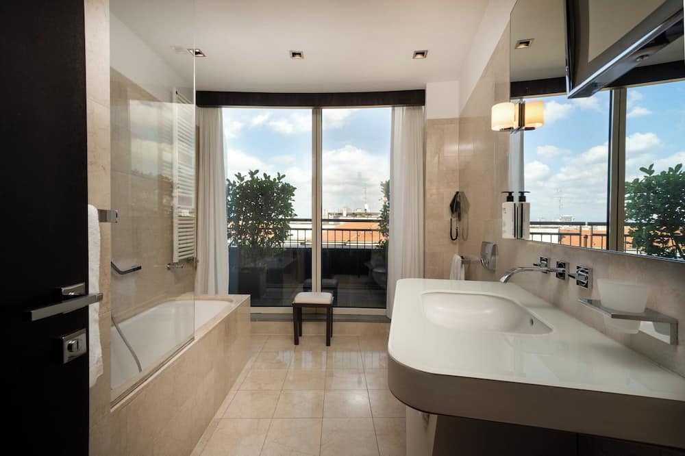 クラウン プラザ ミラノ シティ バイ IHG 写真