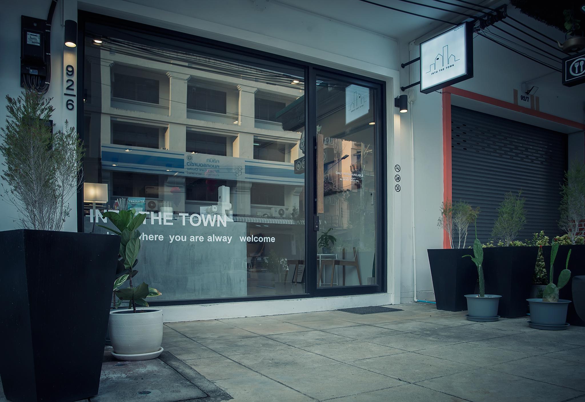 イントゥ ザ タウン 写真