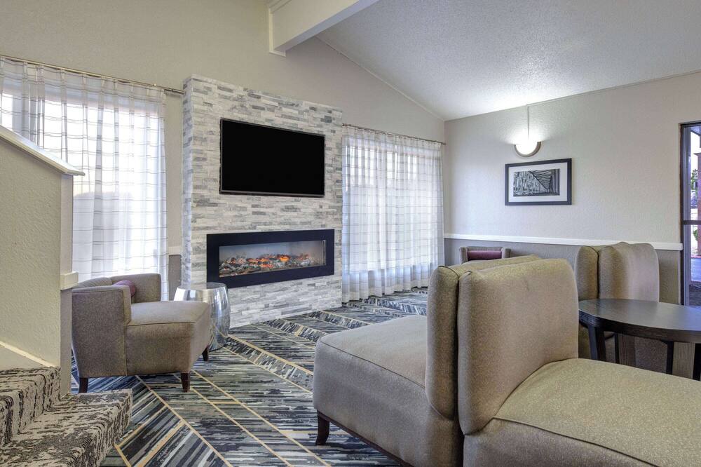 ラ キンタ イン バイ ウィンダム エル ドラド 写真