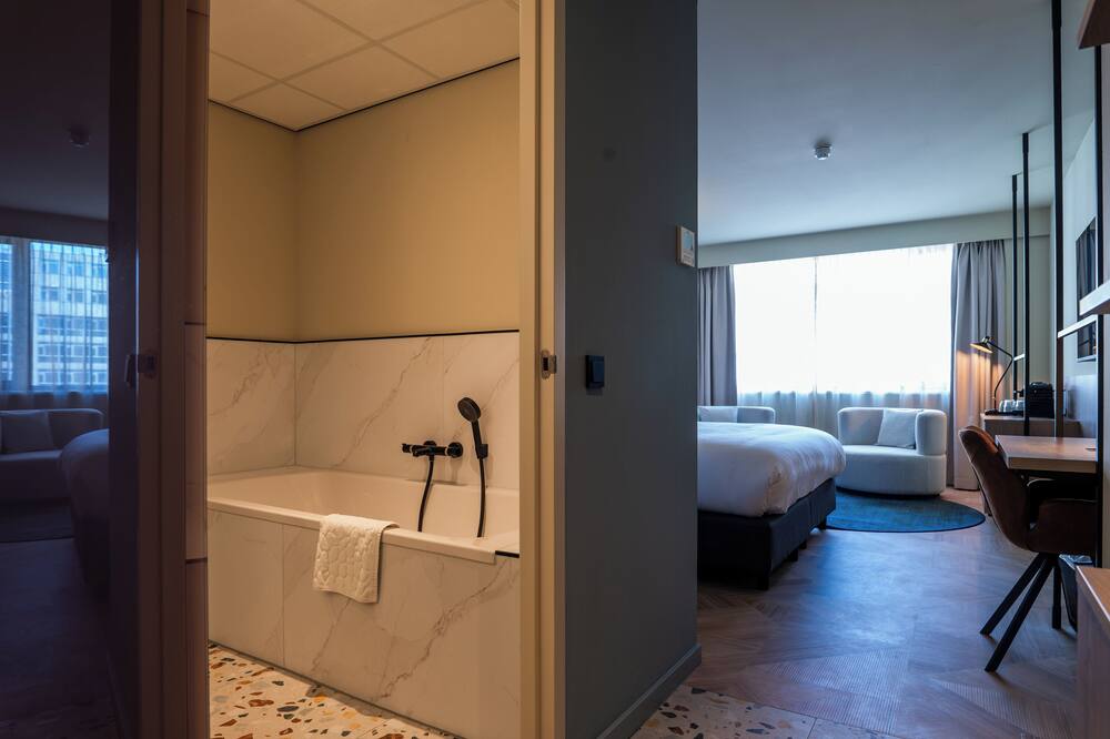 ゴールデン チューリップ レイデン センター 写真