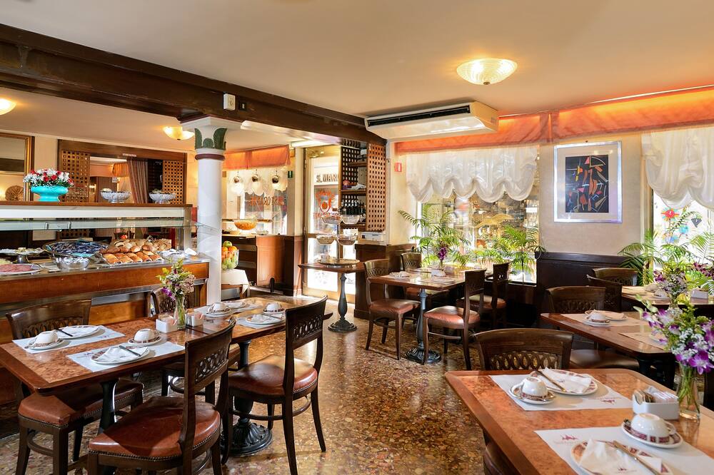 アンバサダー トレ ローゼ ホテル 写真