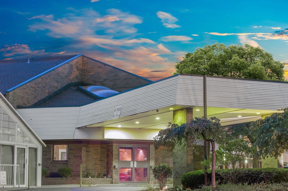 スカイライト イン クリーブランド - ウィロビー 写真