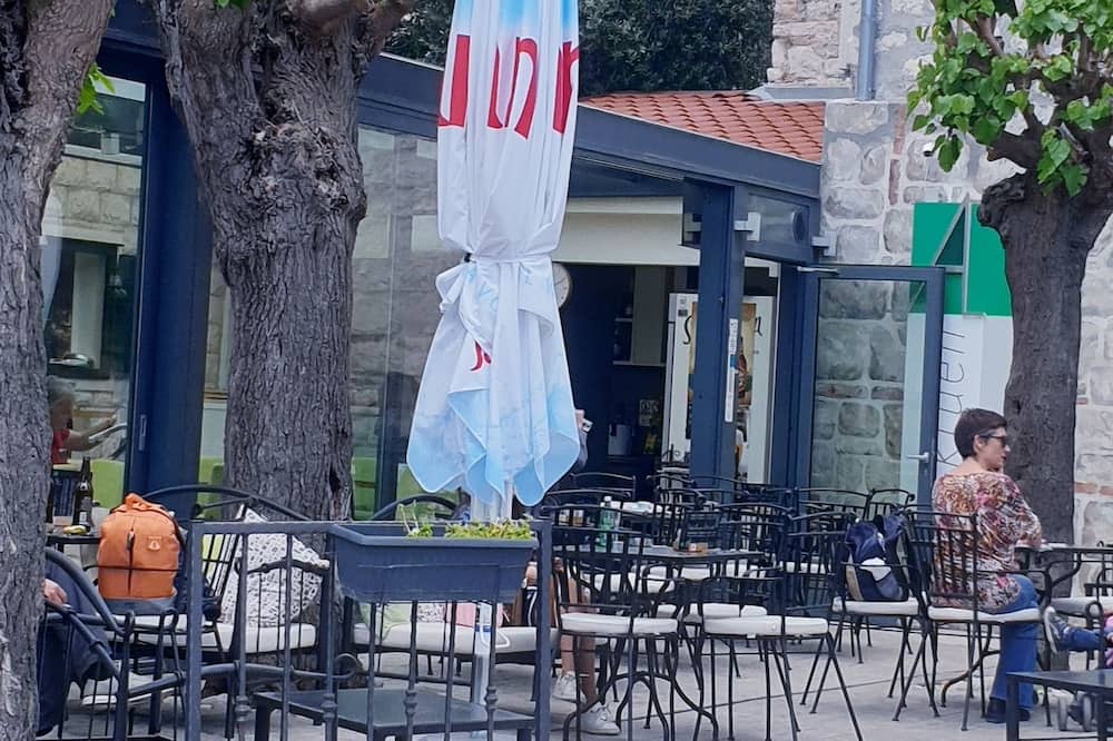 オーセンティック ラグジュアリー ルームス 写真