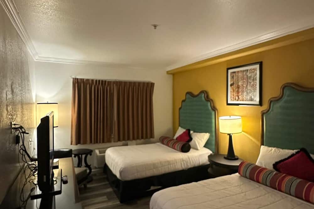 ハワード ジョンソン バイ ウィンダム ベーカーズフィールド 写真