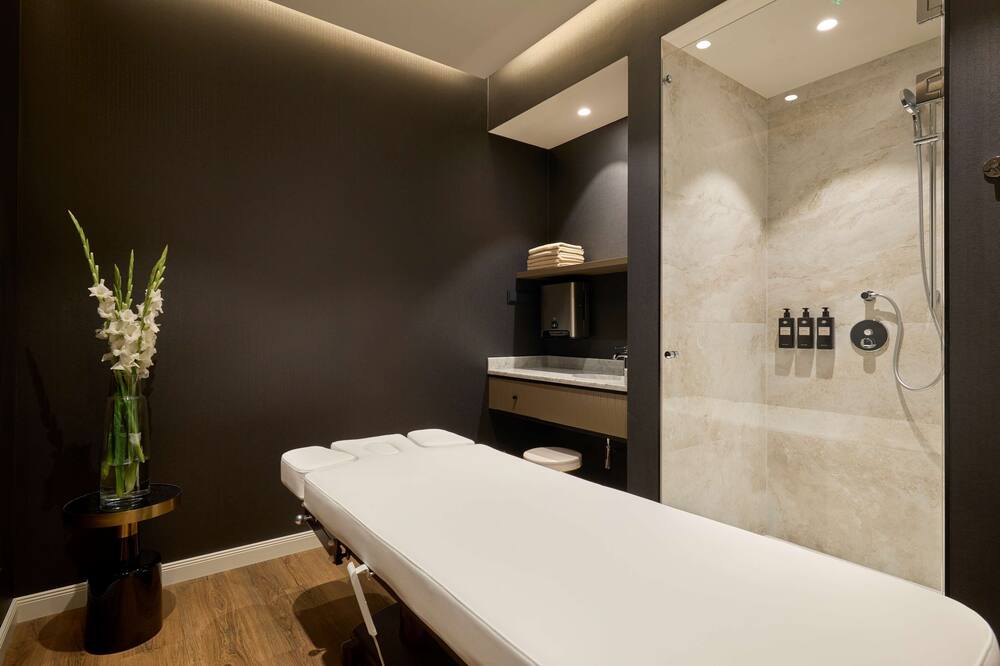 ホテル サスキ クラクフ キュリオ コレクション バイ ヒルトン 写真