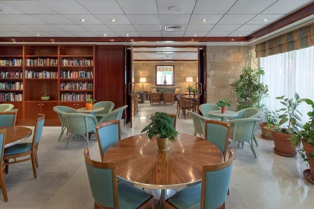 Mediterranean Hotel 写真