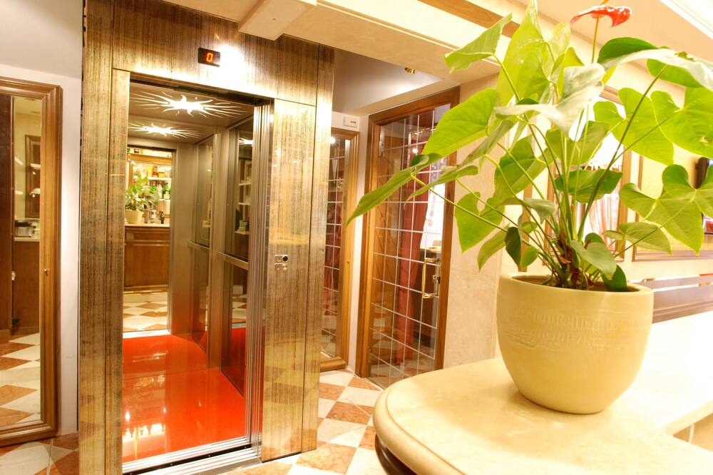 ホテル フォンタナ 写真