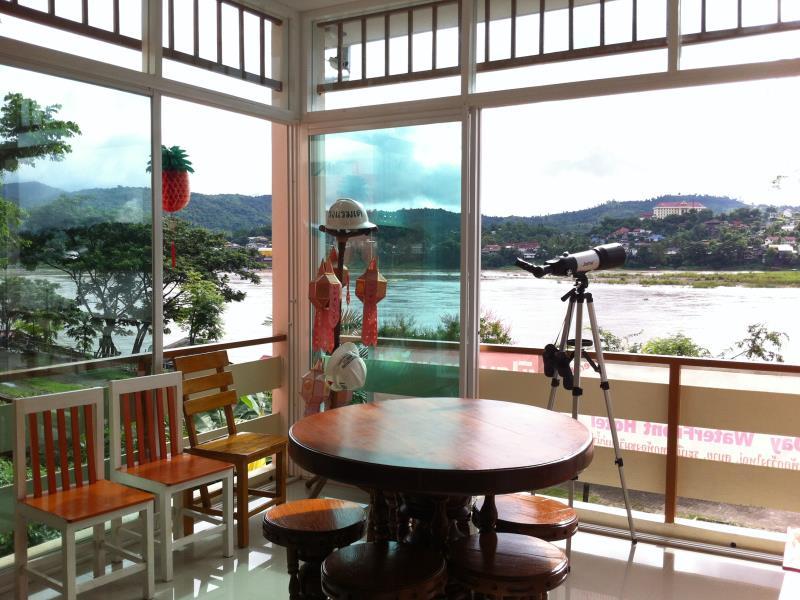 Day Waterfront Hotel. 写真