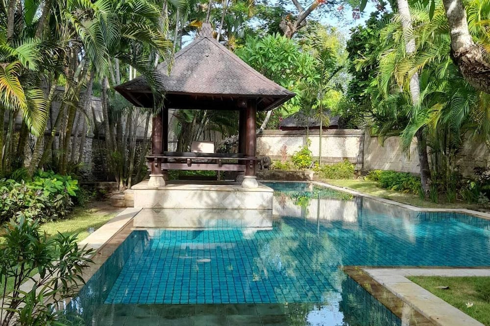 ザ ロイヤル ビーチ スミニャック バリ 写真