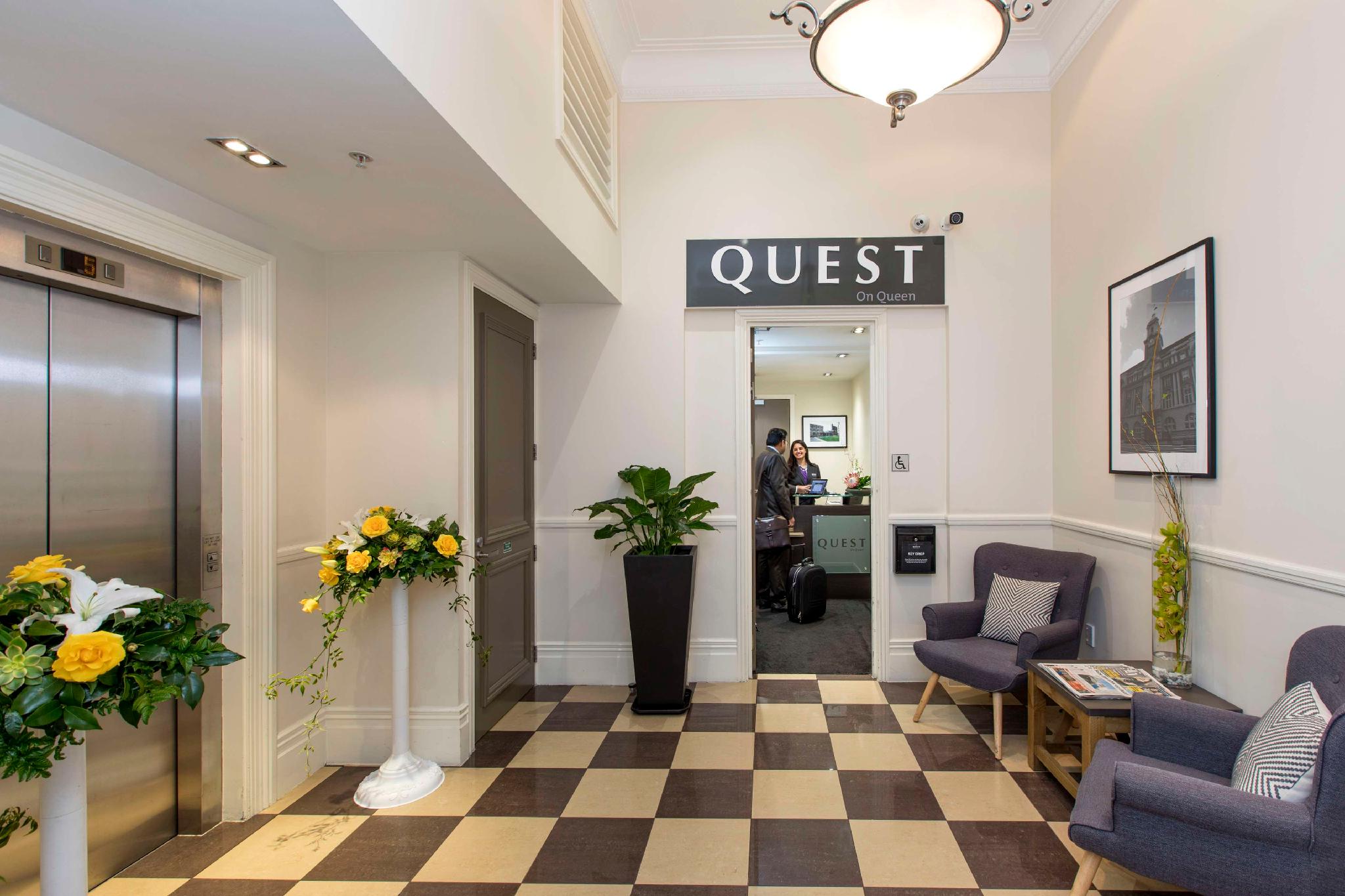 クエスト オン クイーン 写真