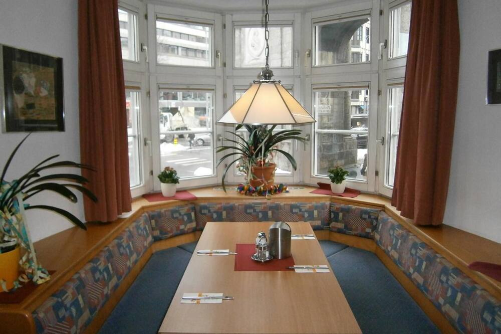 ホテル ゴールデン クローネ 写真